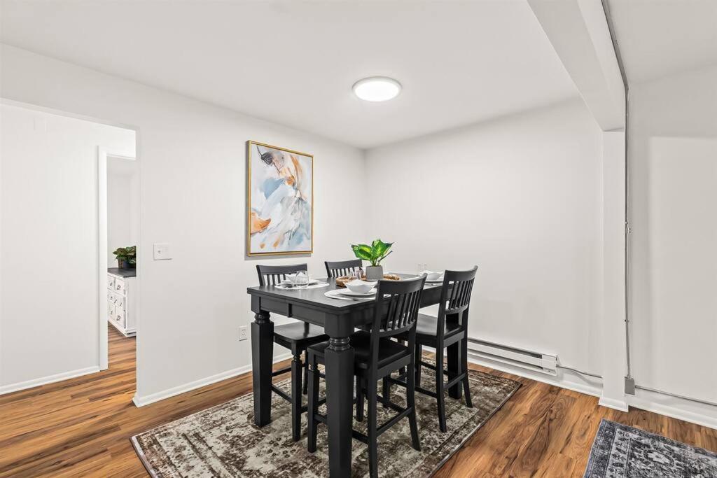 Spacious 1BR Flat near Downtown Royal Oak