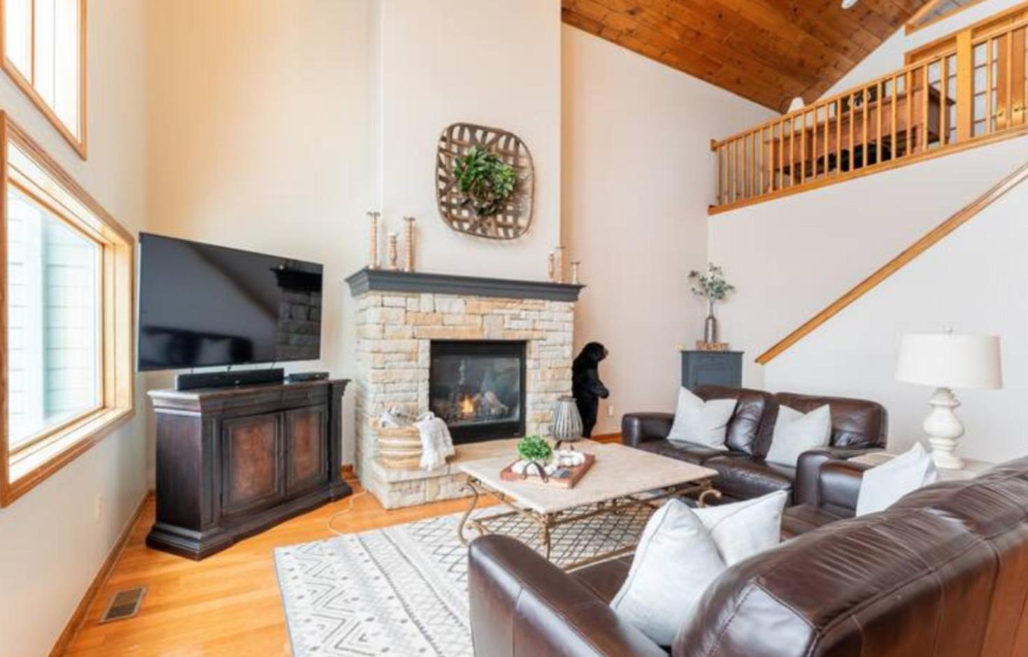 HUGE 5BR lake view/hot tub/gym/pools on Mtntop view 4
