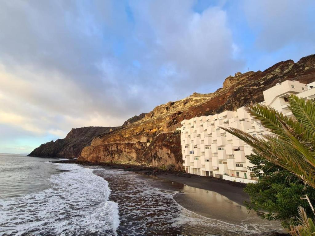 Playa Chica Beachfront Apartment