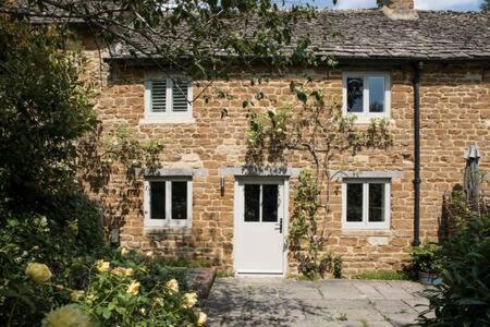 Two Rose Walk Cottage Cotswolds