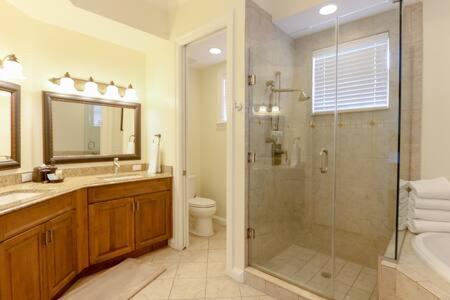 Grand Marina Suite -Waterfront Condo
