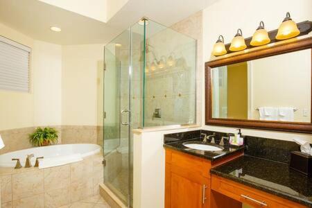 Grand Marina Suite -Waterfront Condo