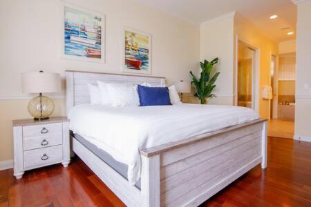 Grand Marina Suite -Waterfront Condo