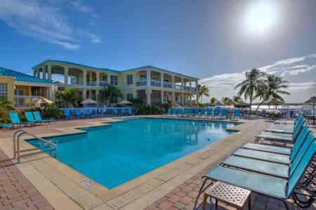 Grand Marina Suite -Waterfront Condo