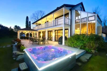 The Manor-Stunning Modern Farmhouse with Hot Tub view 2