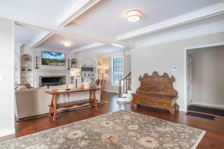 The Manor-Stunning Modern Farmhouse with Hot Tub view 4