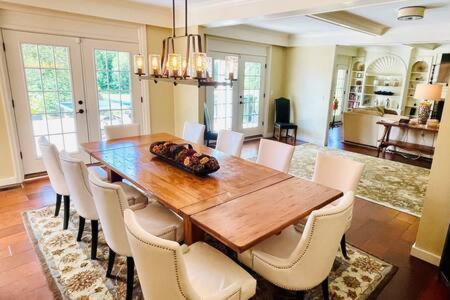 The Manor-Stunning Modern Farmhouse with Hot Tub view 5