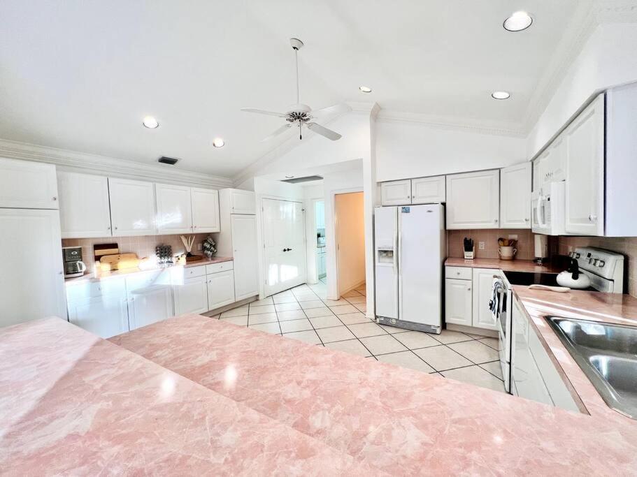 Waterfront Home With Heated Pool/Jacuzzi and only 1mile to beach view 5