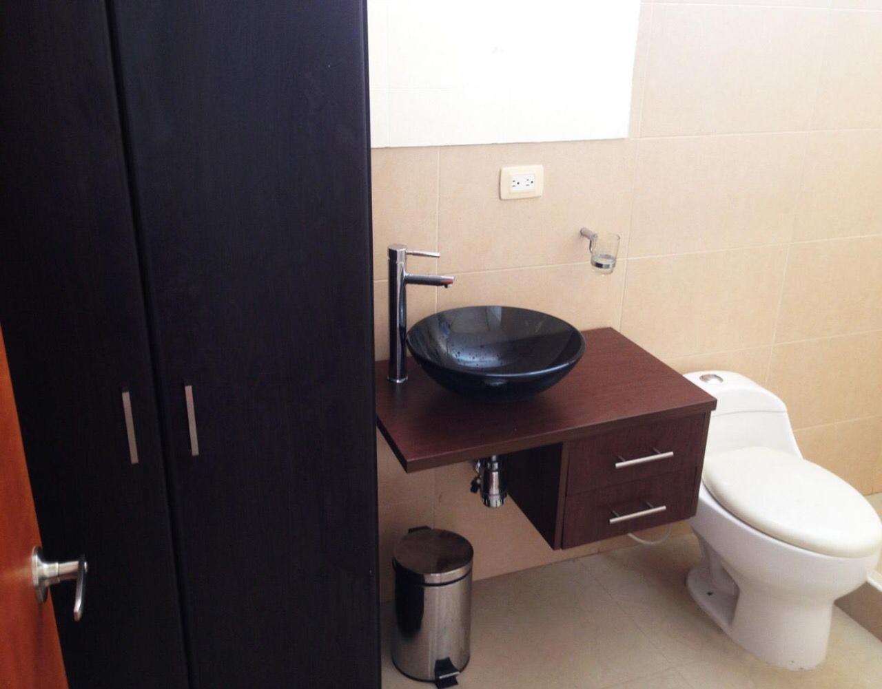 CASA CON PISCINA Y JACUZZI EN GIRARDOT ESTILO MEDITERRANEO