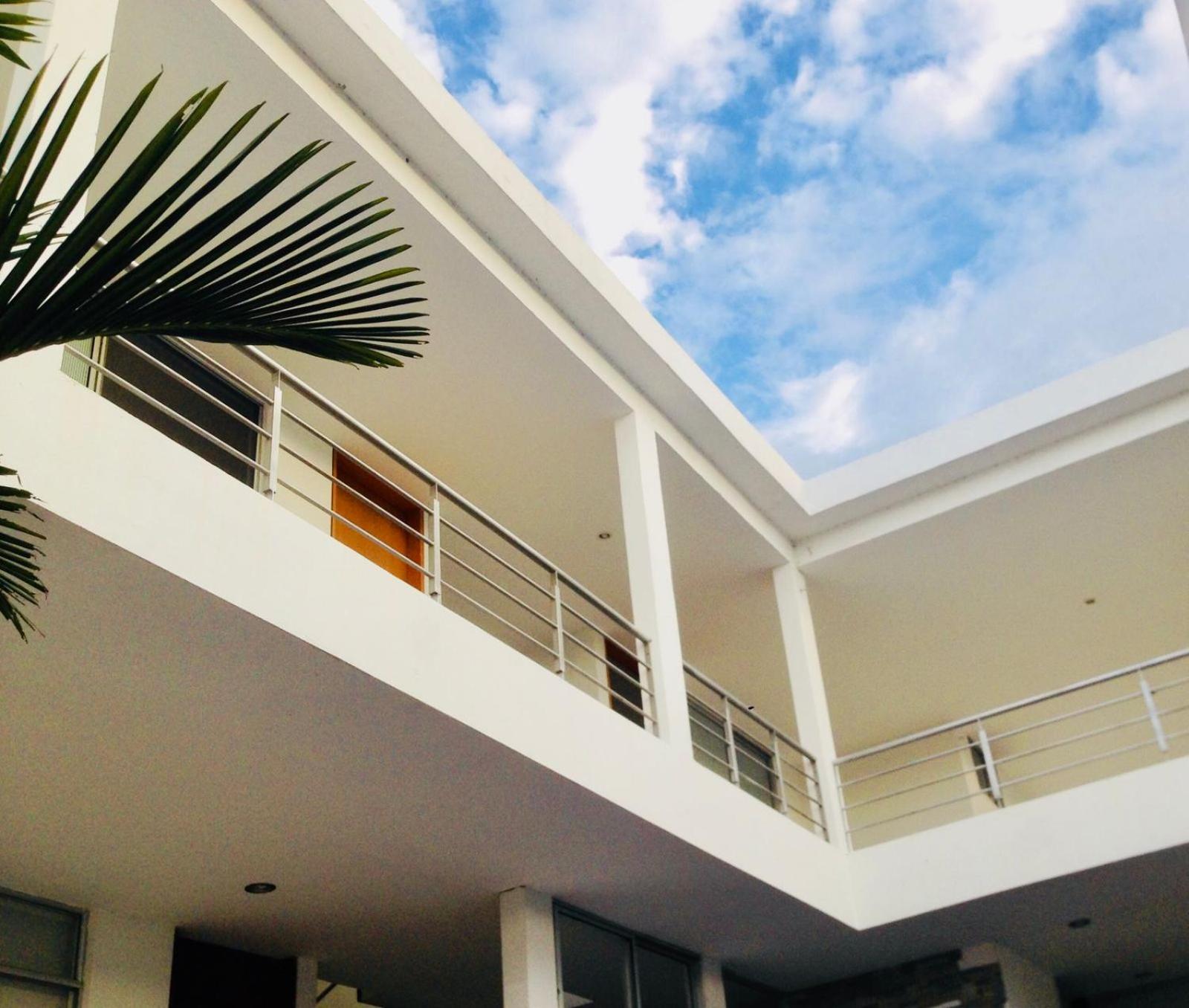 CASA CON PISCINA Y JACUZZI EN GIRARDOT ESTILO MEDITERRANEO