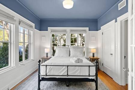 The Adaline #1 - Upscale Hyde Park Apt, First Floor view 4