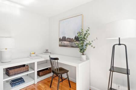 The Adaline #2 - Luxury Hyde Park Apt, Steps to Bayshore view 2