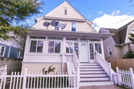 Luxe Bartram Beach Retreat 4BD - 3BA view 5