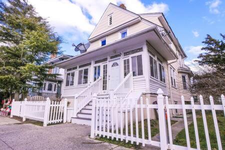 Luxe Bartram Beach Retreat 4BD - 3BA view 4