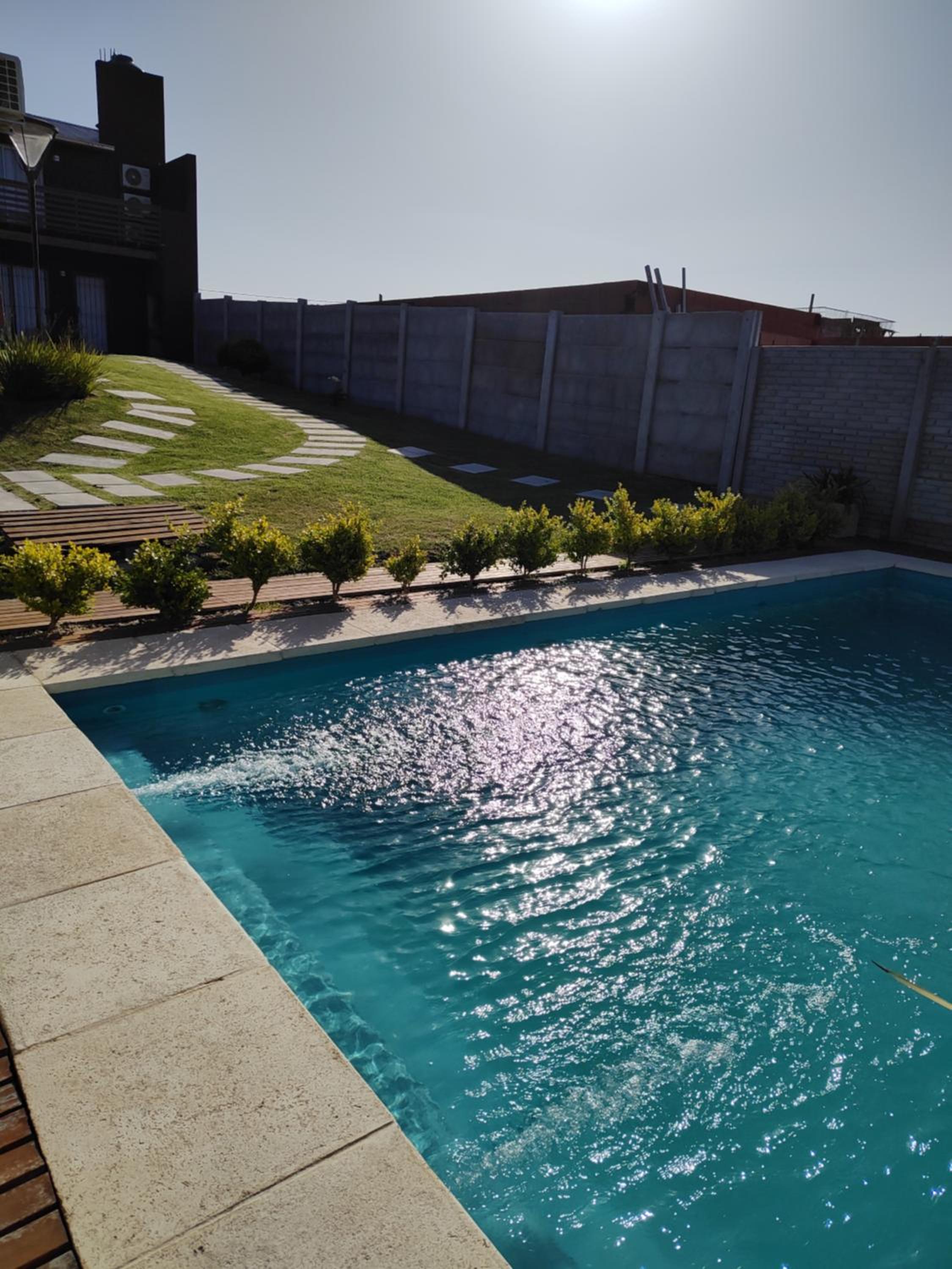 Duplex familiar con pileta en zona parque