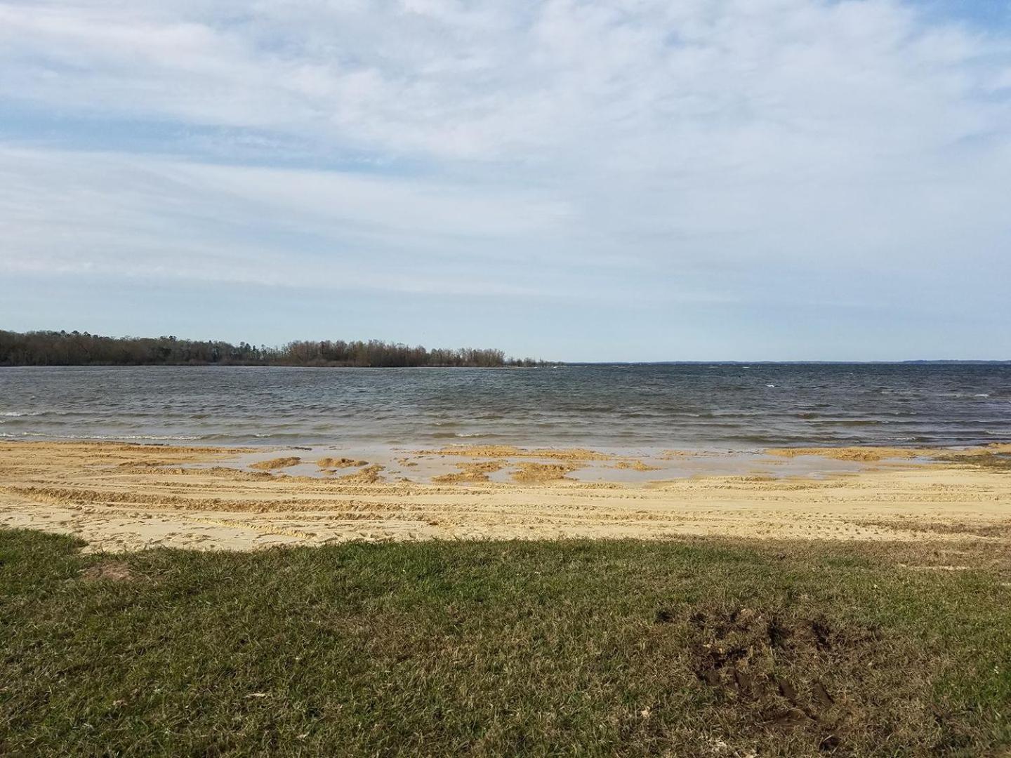 Leesville Vacations - McGee's Landing Lakefront Cabin 2 on Toledo Bend Lake - Property Image 3
