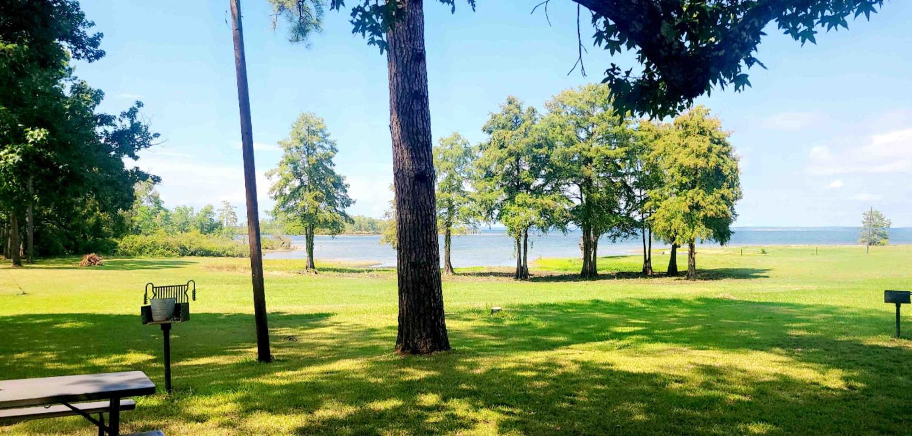 McGee's Landing Lakefront Cabin #2 on Toledo Bend Lake