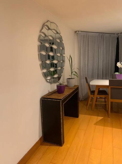 Apartamento en Rosales una habitación, dos baños, sala comedor y cocina. Vista maravillosa de la ciudad