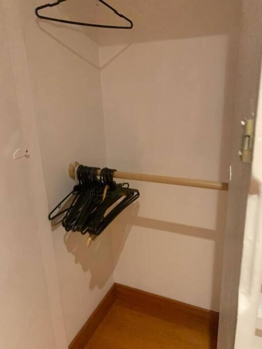 Apartamento en Rosales una habitación, dos baños, sala comedor y cocina. Vista maravillosa de la ciudad