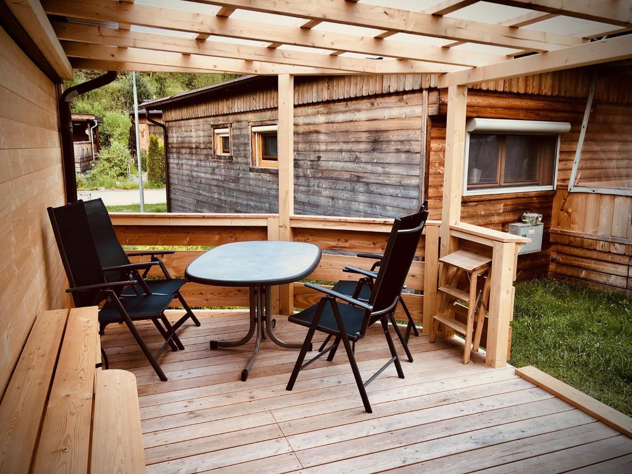 Mountainview Lodge - Chalet im Zillertal direkt am 5 Sterne Campingplatz Aufenfeld mit Hallenbad und Sauna