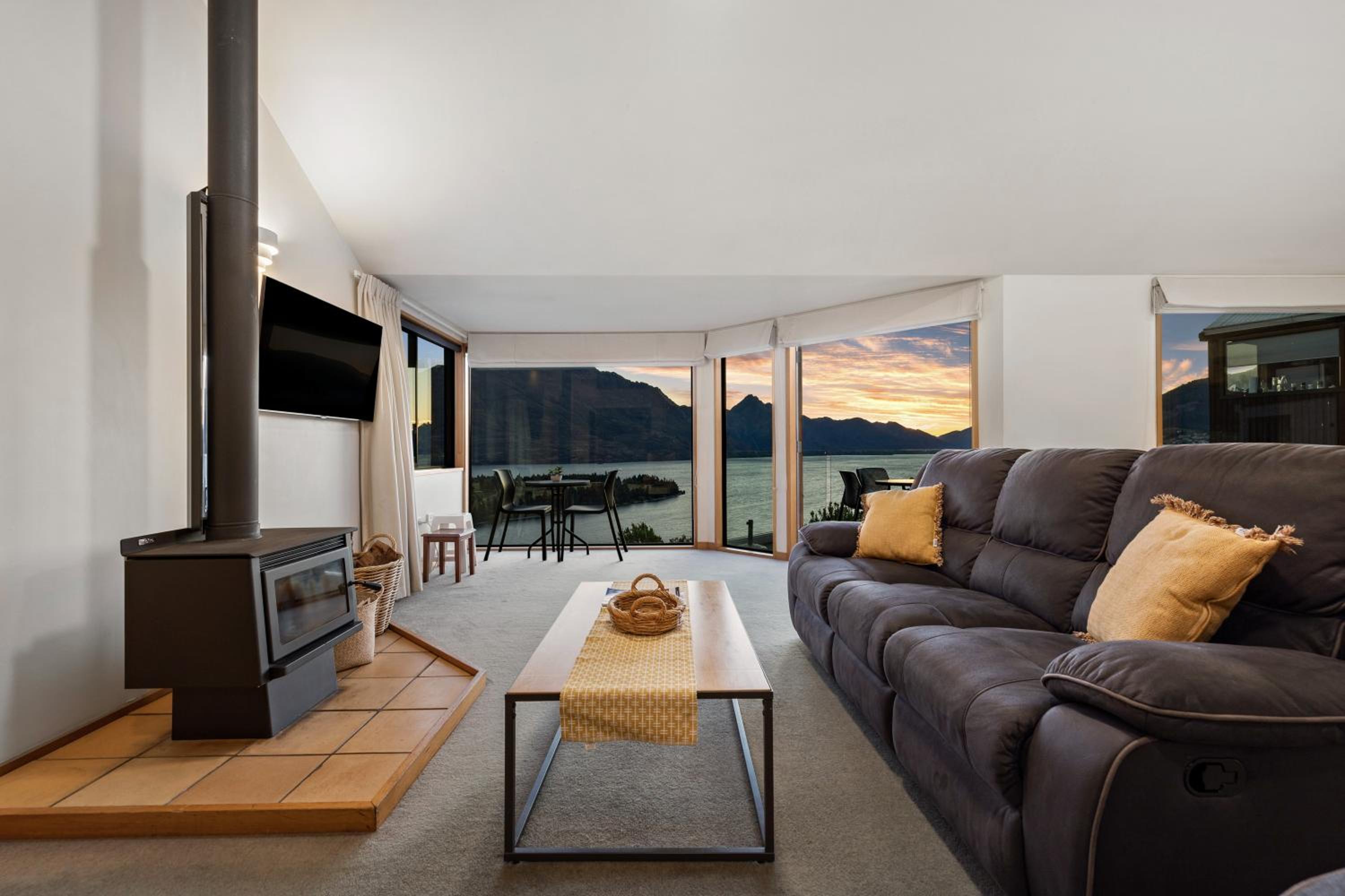 Sun-filled on Wakatipu view 3
