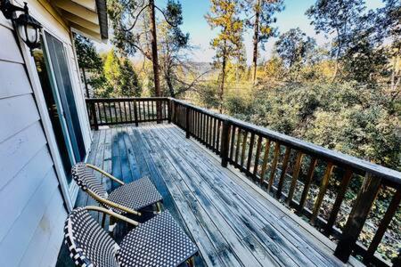 Red Door Cottage Fireplace bbq 12 mi to Yosemite view 3