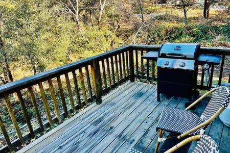 Red Door Cottage Fireplace bbq 12 mi to Yosemite view 4