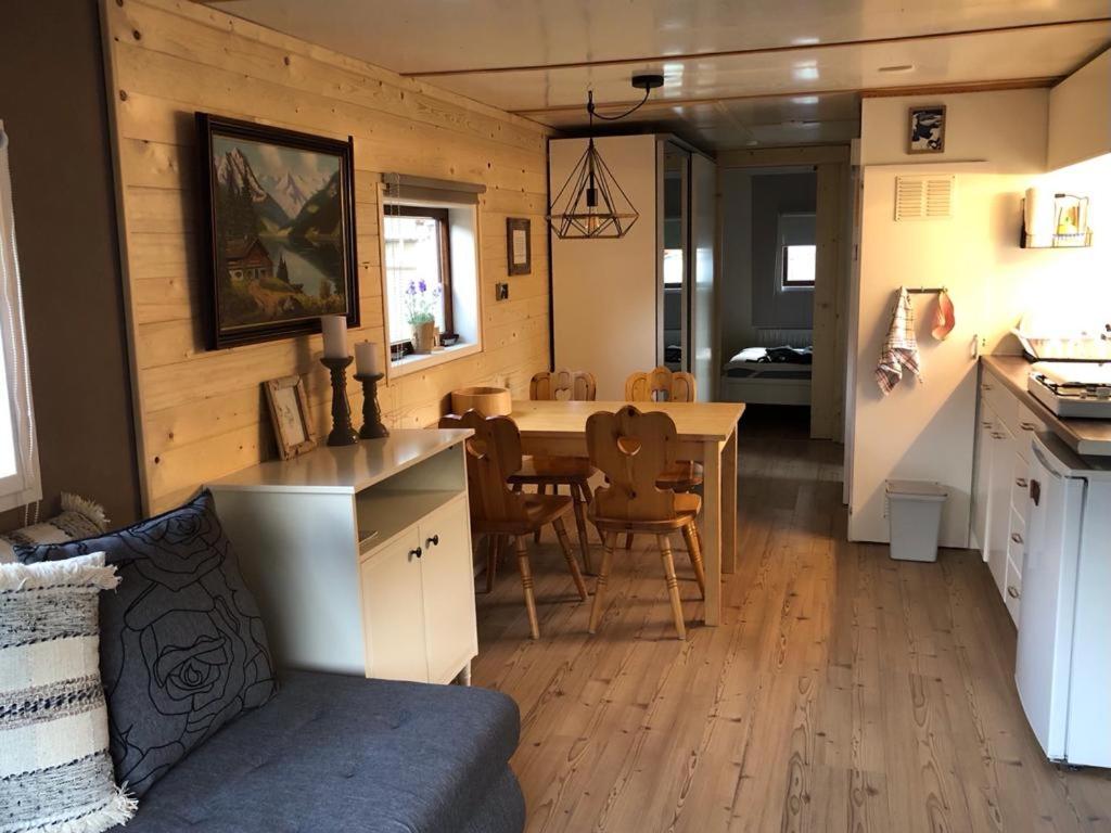 Mountainview Lodge - Chalet im Zillertal direkt am 5 Sterne Campingplatz Aufenfeld mit Hallenbad und Sauna