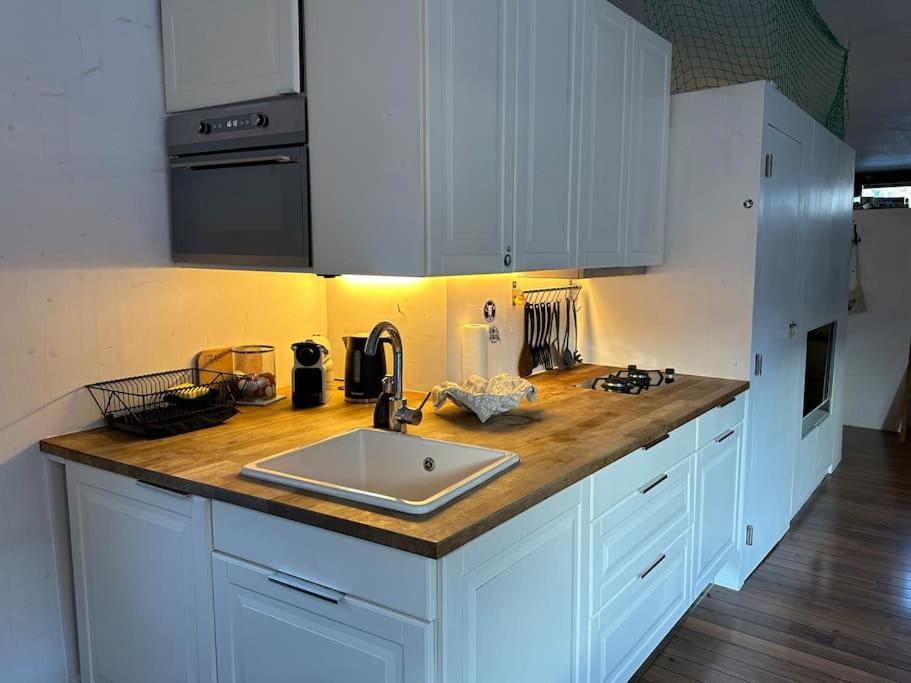 Out of the Box - Two creative tiny houses by Heiti Gstaad