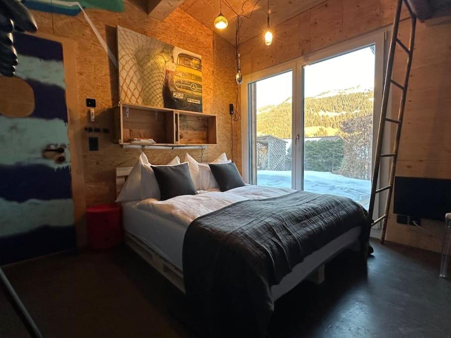 Out of the Box - Two creative tiny houses by Heiti Gstaad