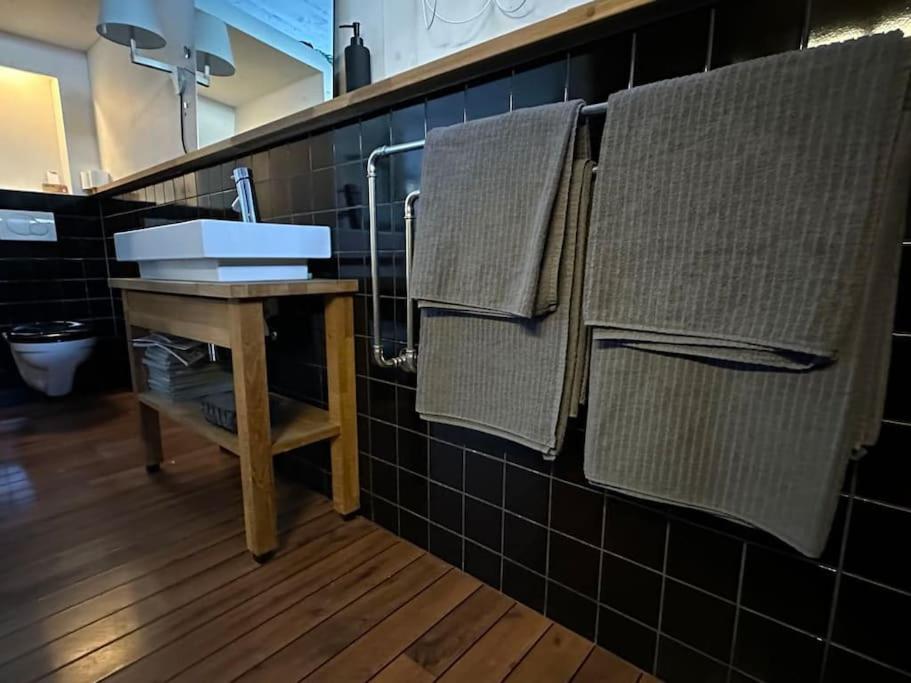 Out of the Box - Two creative tiny houses by Heiti Gstaad
