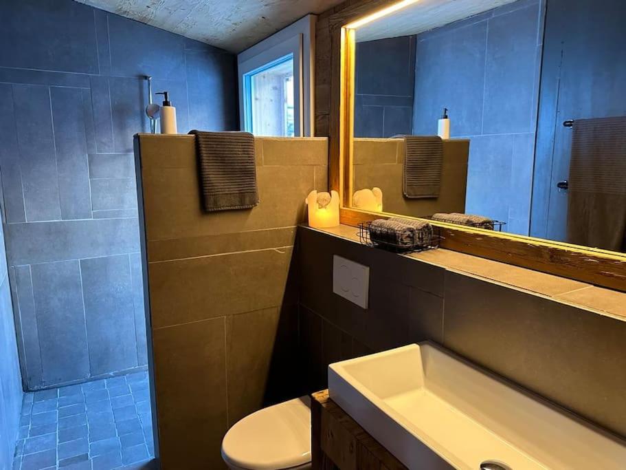 Out of the Box - Two creative tiny houses by Heiti Gstaad