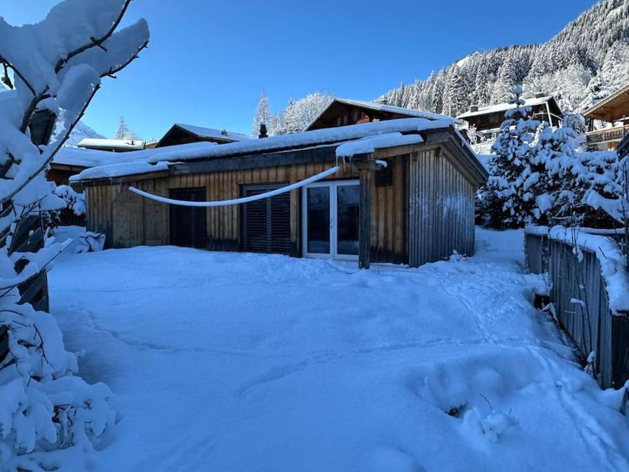 Out of the Box - Two creative tiny houses by Heiti Gstaad