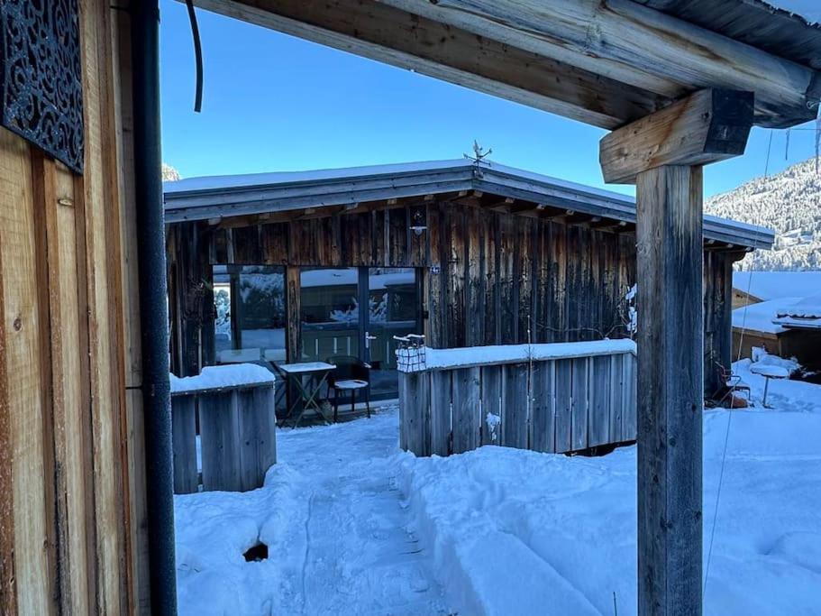 Out of the Box - Two creative tiny houses by Heiti Gstaad