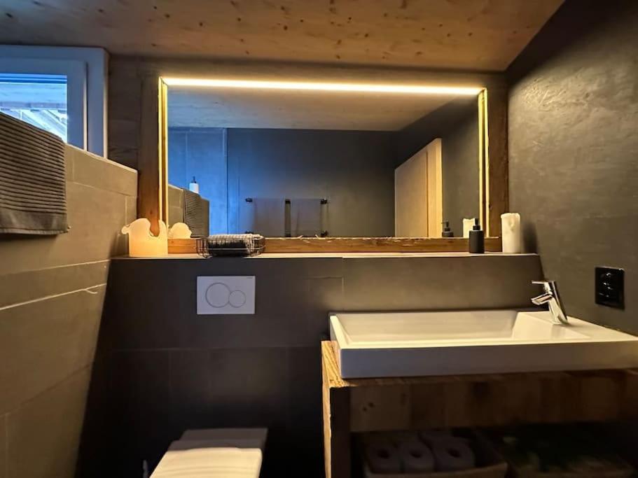Out of the Box - Two creative tiny houses by Heiti Gstaad