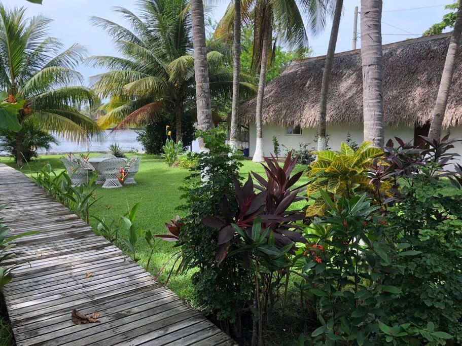 Casa de playa, en isla, frente al mar y canal view 4