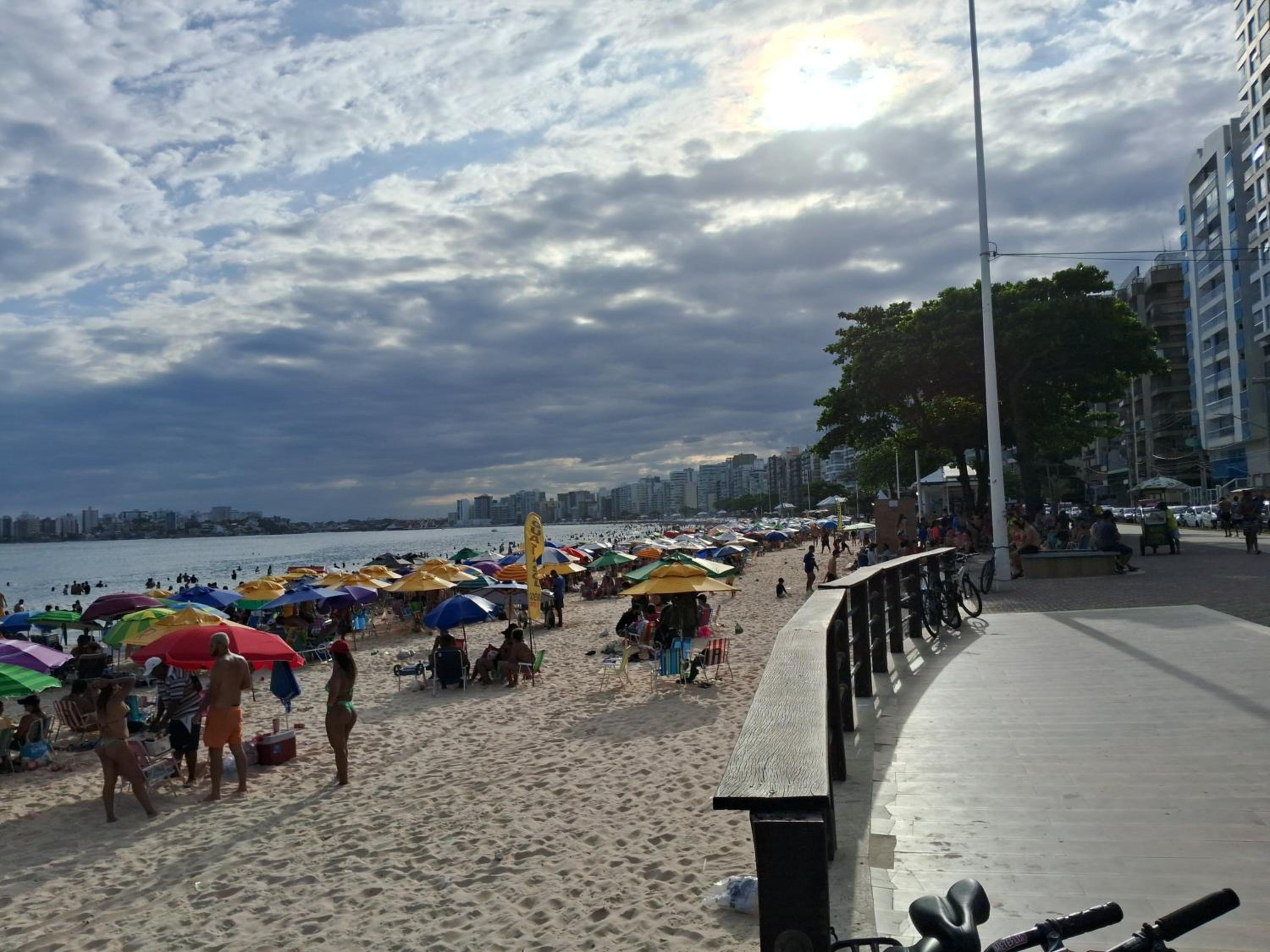 Apartamento de temporada bem localizado na Praia do Morro - Guarapari
