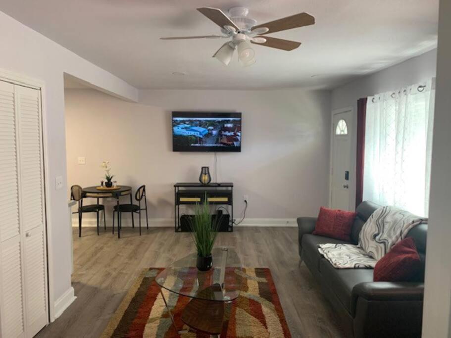 Tampa Bay Area Vacations - Pinecrest home away from home. - Property Image 1