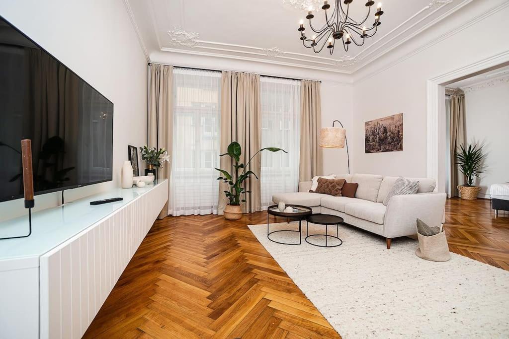 Luxurious two-bedroom in the Old Town