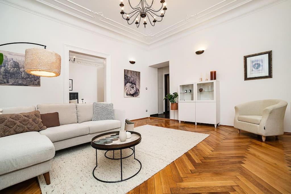 Luxurious two-bedroom in the Old Town
