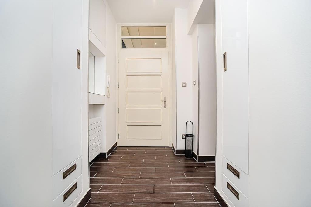 Luxurious two-bedroom in the Old Town