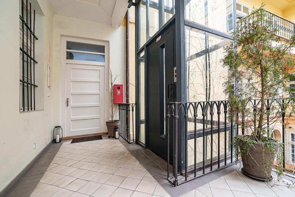 Luxurious two-bedroom in the Old Town