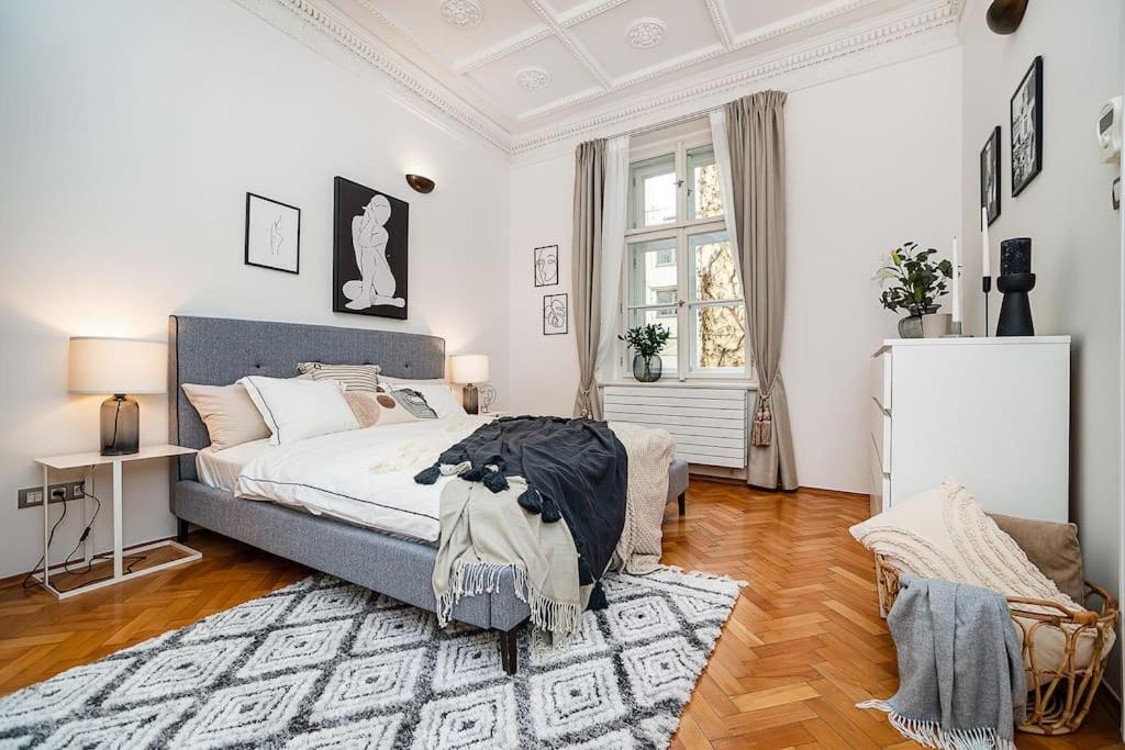 Luxurious two-bedroom in the Old Town