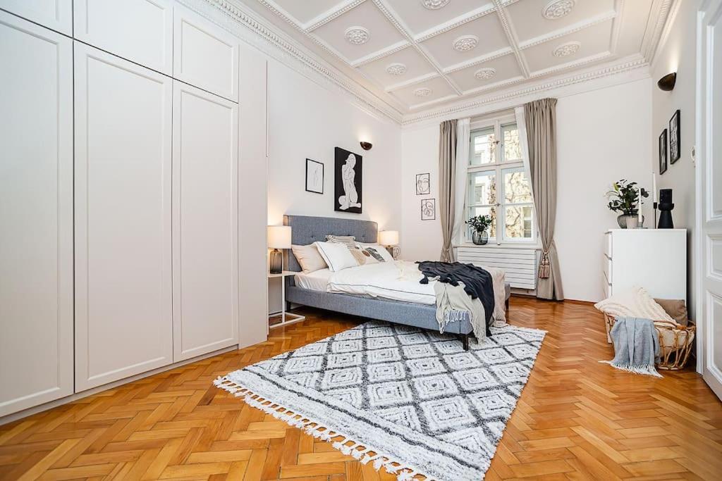 Luxurious two-bedroom in the Old Town