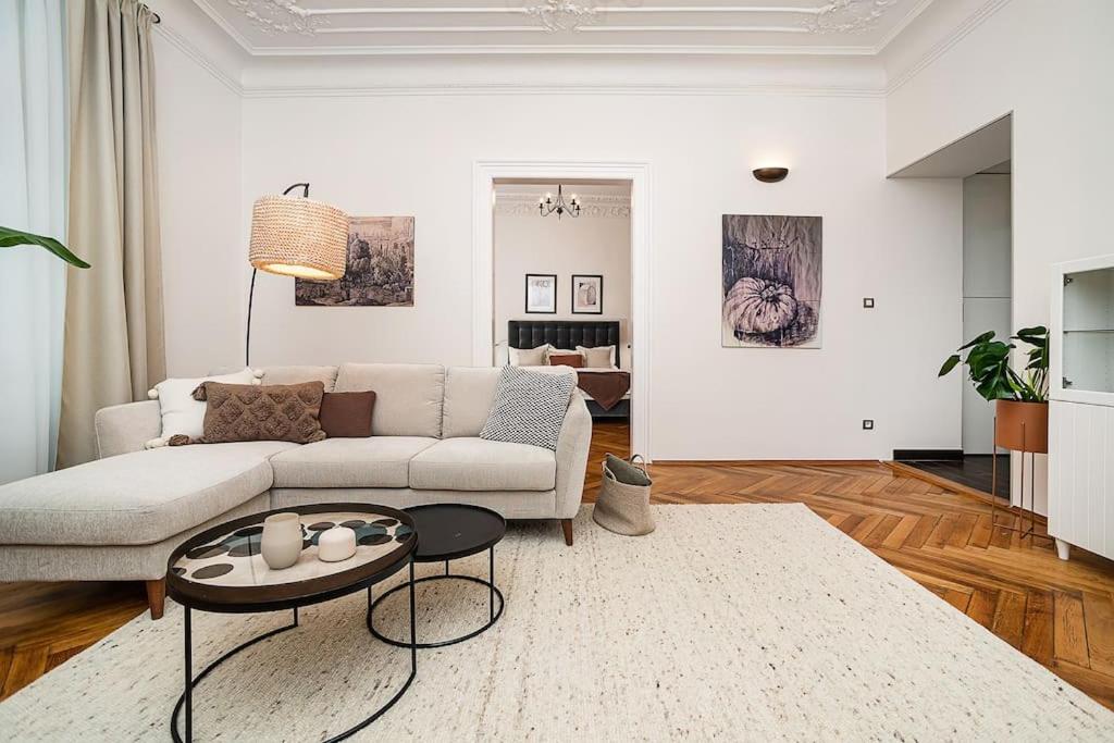 Luxurious two-bedroom in the Old Town