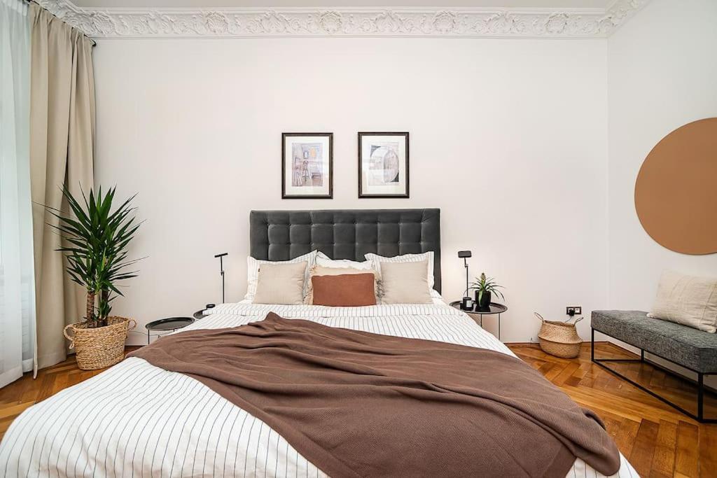 Luxurious two-bedroom in the Old Town