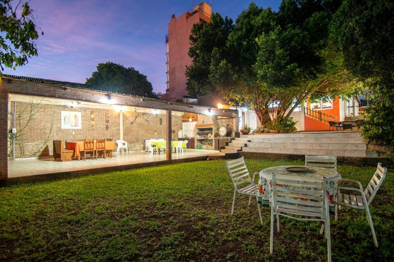 chalet con parque quincho y pileta