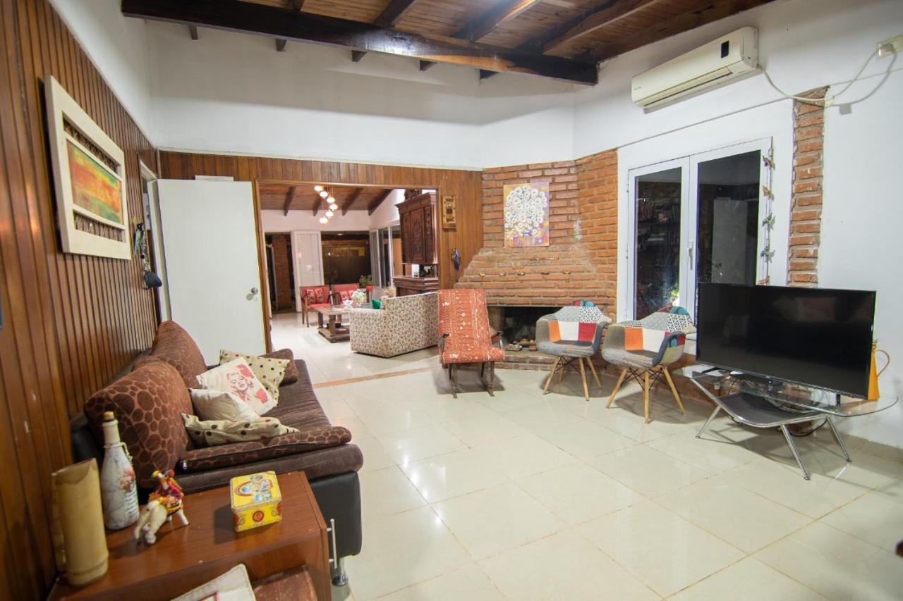 chalet con parque quincho y pileta
