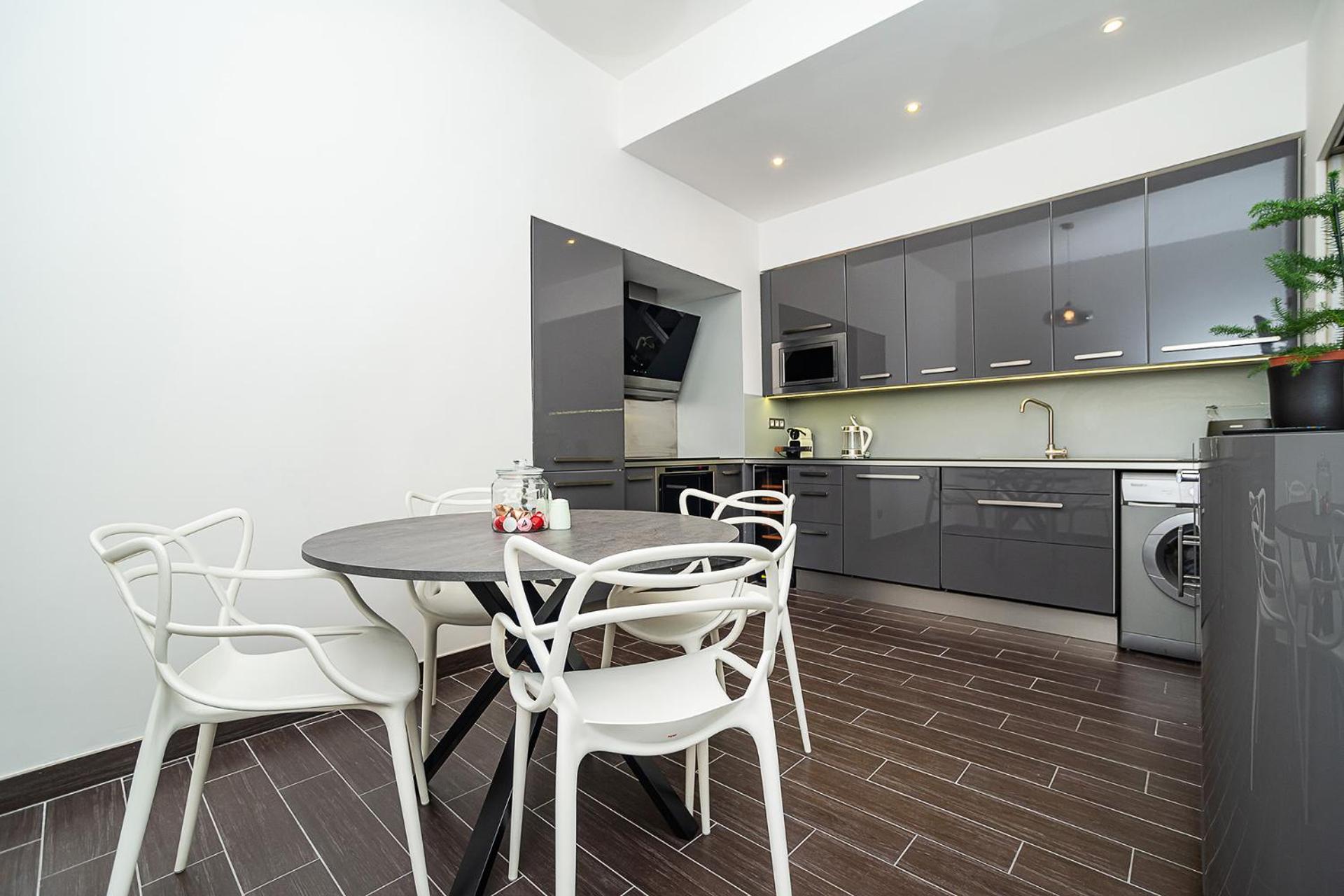 Luxurious two-bedroom in the Old Town