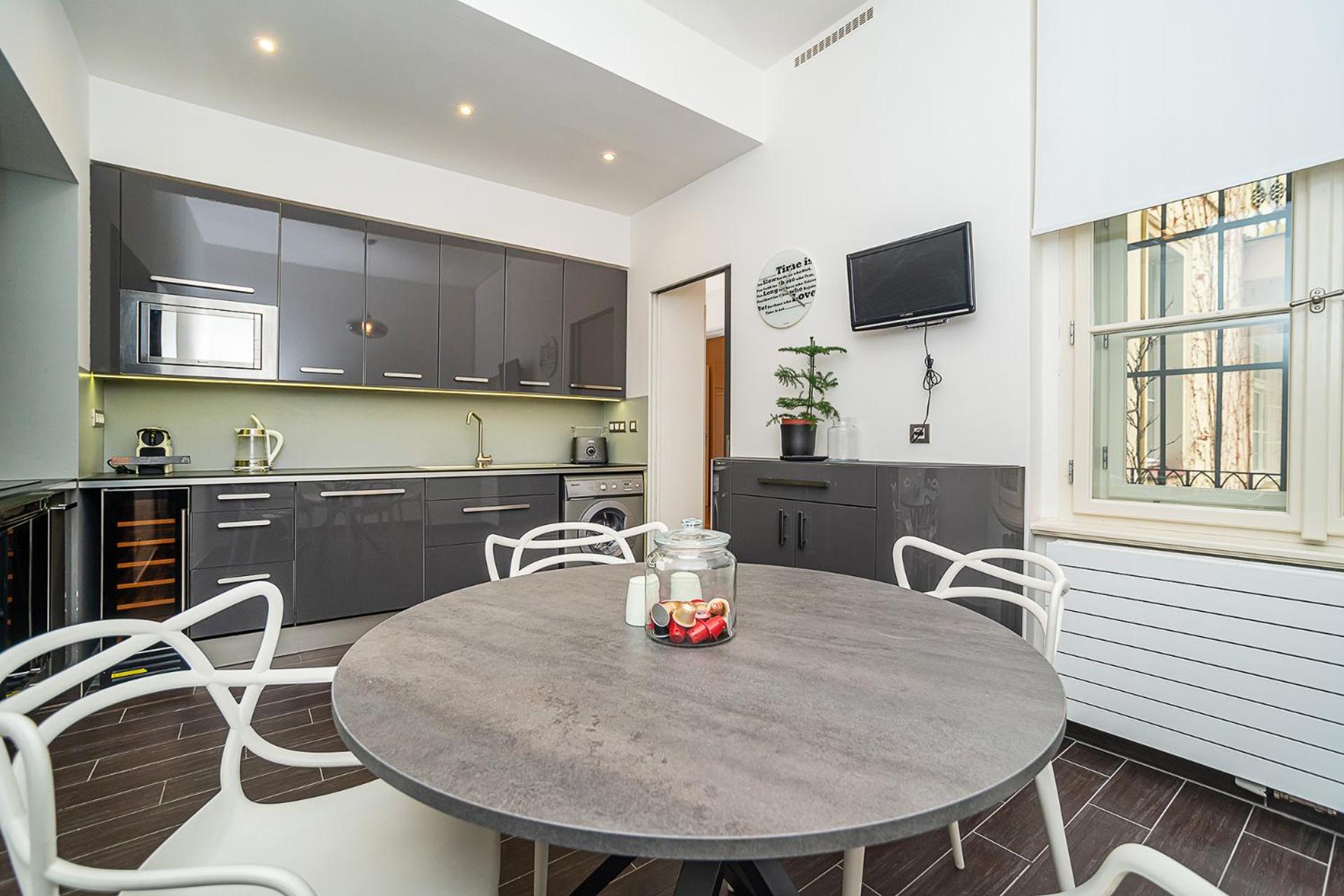 Luxurious two-bedroom in the Old Town